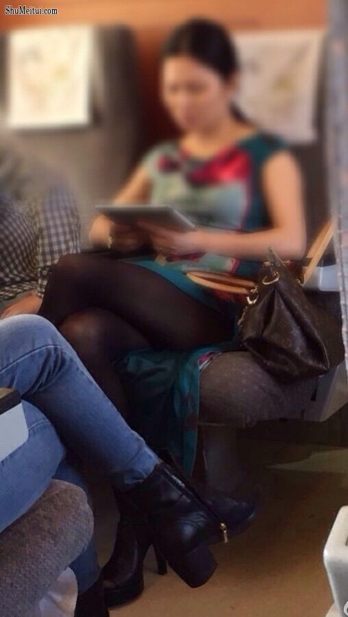 出差时高铁上坐对面的丰腴丝袜旗袍熟妇[第2张/共7张]