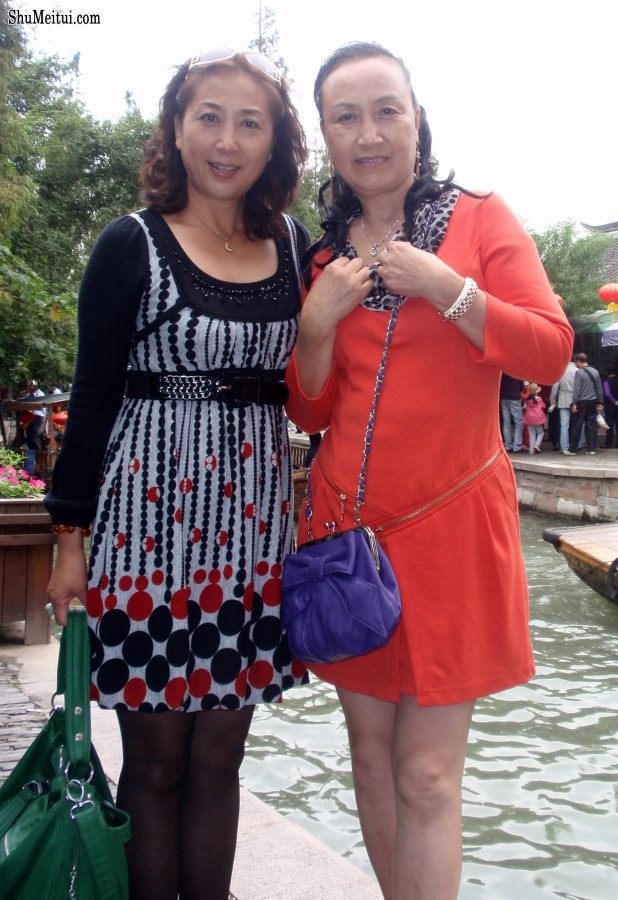 熟女钟姐和另一位姐姐坐船在上海游玩[第17张/共22张]