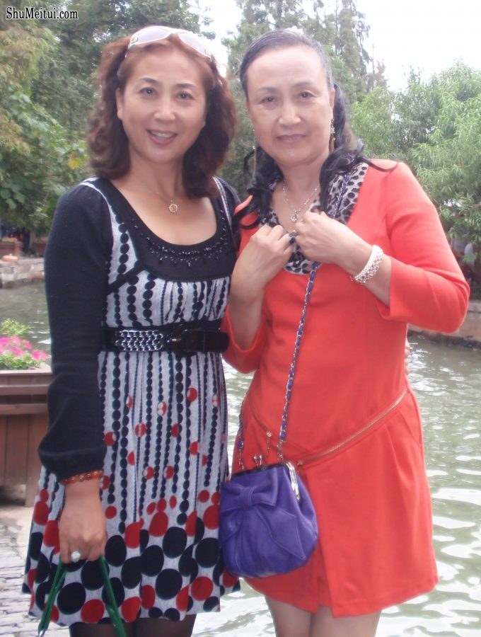 熟女钟姐和另一位姐姐坐船在上海游玩[第18张/共22张]