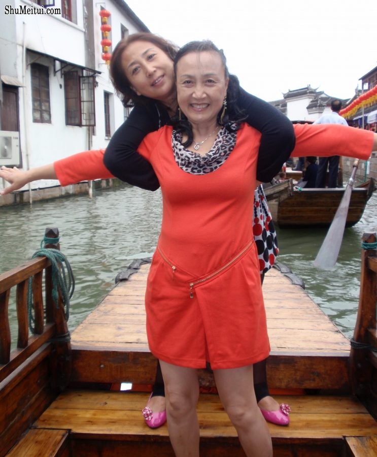 熟女钟姐和另一位姐姐坐船在上海游玩[第7张/共22张]