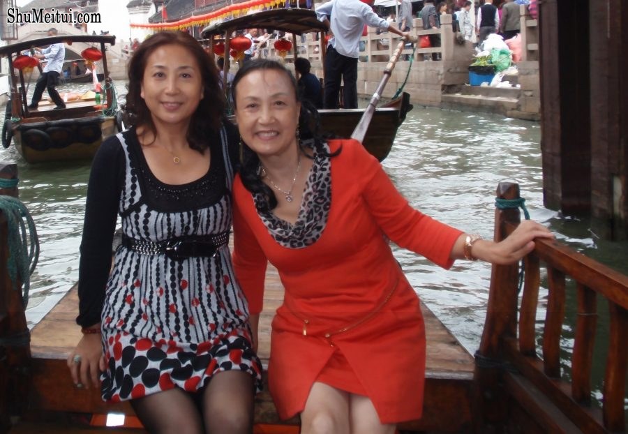 熟女钟姐和另一位姐姐坐船在上海游玩[第9张/共22张]
