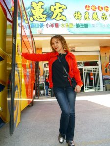 气质美姐环游台湾牛仔裤和短裙都很漂亮