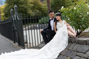 新娘子拍婚纱照露出高跟腿