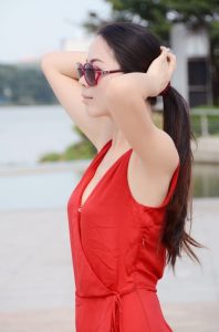 微乳美妇超姐红裙超短裤，看上去气质卓然[第2张/共19张]