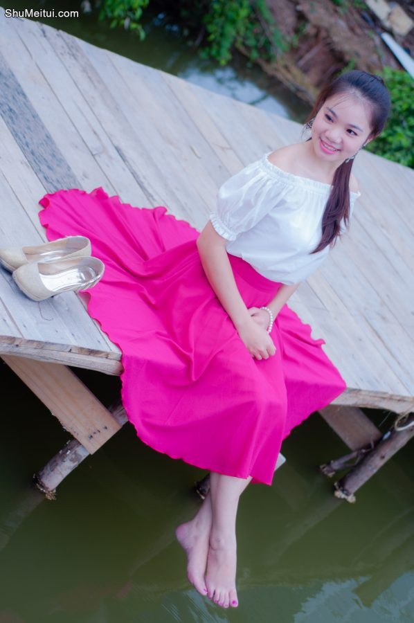 越南河内的可爱小阿妹，白衣红裙纯天然[第6张/共7张]