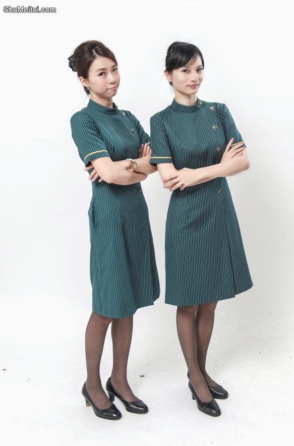 美丽的空姐们穿制服黑色丝袜在一起拍写真-第一部分[第39张/共41张]