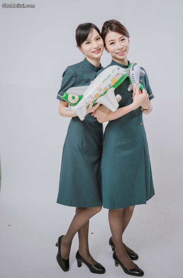 美丽的空姐们穿制服黑色丝袜在一起拍写真-第一部分[第38张/共41张]