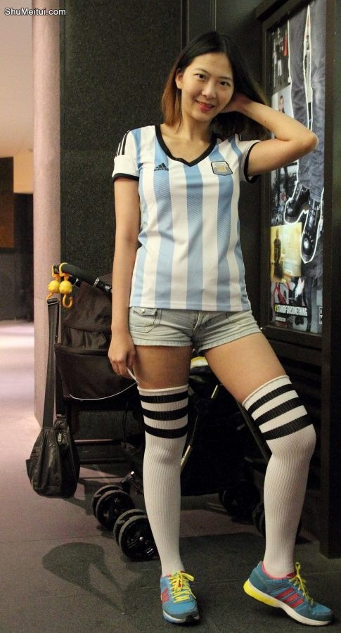 阿根廷球服还有长筒球袜李鸽鸽还是个足球迷[第1张/共4张]
