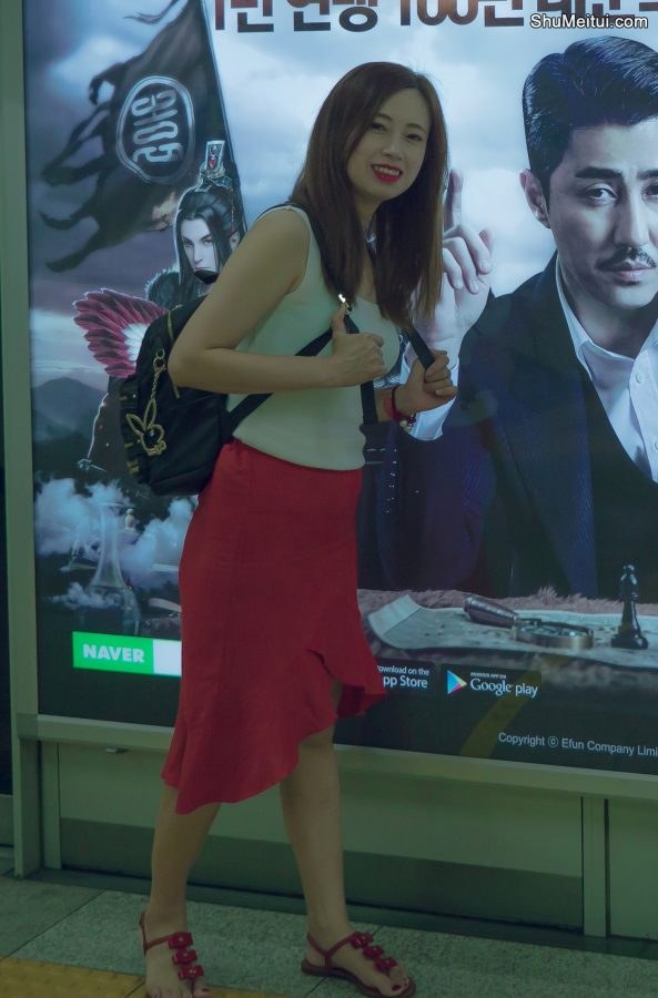堂堂在韩国旅行时的照片身穿红裙红裙气质迷人[第2张/共11张]