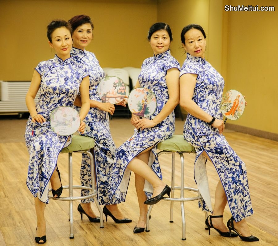 何姐和她的朋友们统一身着青花瓷旗袍排练[第1张/共35张]
