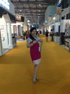 丰满的兰月姐在上海博览会参展