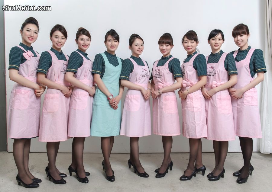 美丽的空姐们穿制服黑色丝袜在一起拍写真-第一部分[第1张/共42张]