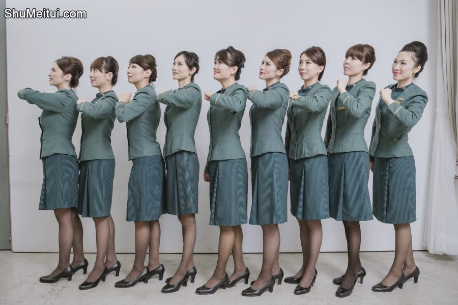 美丽的空姐们穿制服黑色丝袜在一起拍写真-第一部分[第10张/共42张]