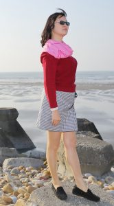 Elin姐海边游玩时穿了质感的肉色丝袜